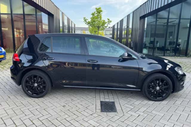 Volkswagen Golf (2016) thumbnail 5