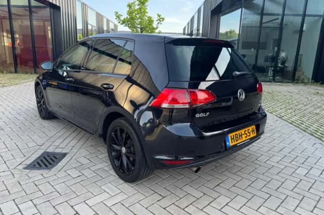 Volkswagen Golf (2016) thumbnail 6