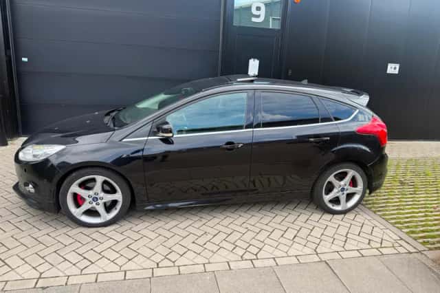 Ford Focus (2013) thumbnail 3