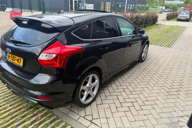 Ford Focus (2013) thumbnail 5