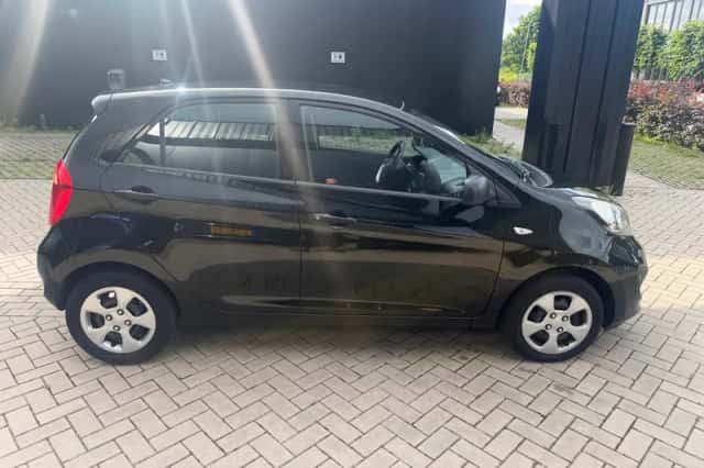 Kia Picanto (2011) thumbnail 5
