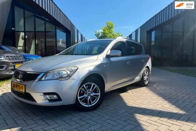 Kia Cee'd (2011) thumbnail 1