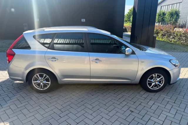 Kia Cee'd (2011) thumbnail 5