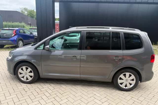 Volkswagen Touran (2011) thumbnail 3