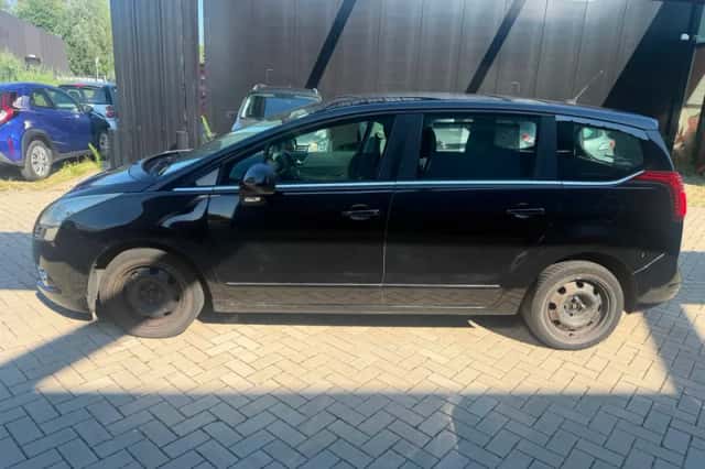 Peugeot 5008 (2009) thumbnail 3
