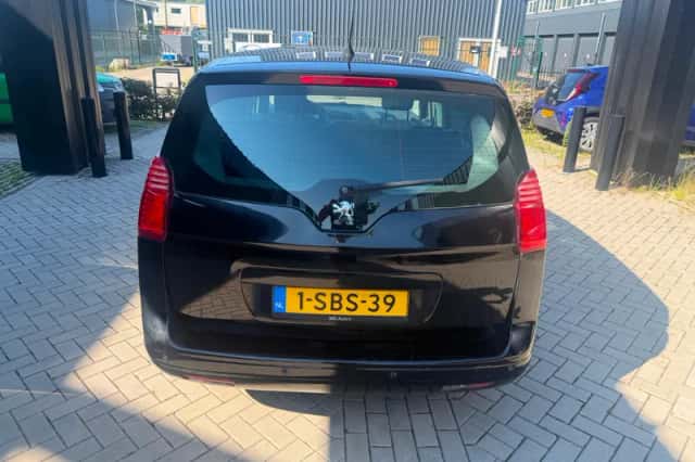 Peugeot 5008 (2009) thumbnail 4