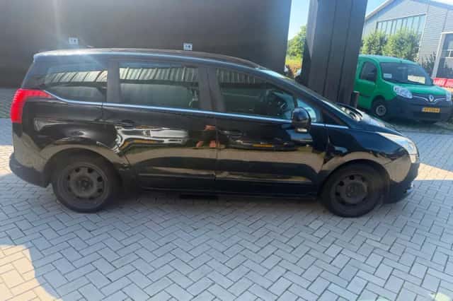 Peugeot 5008 (2009) thumbnail 5
