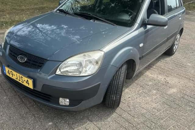 Kia Rio (2009) thumbnail 2