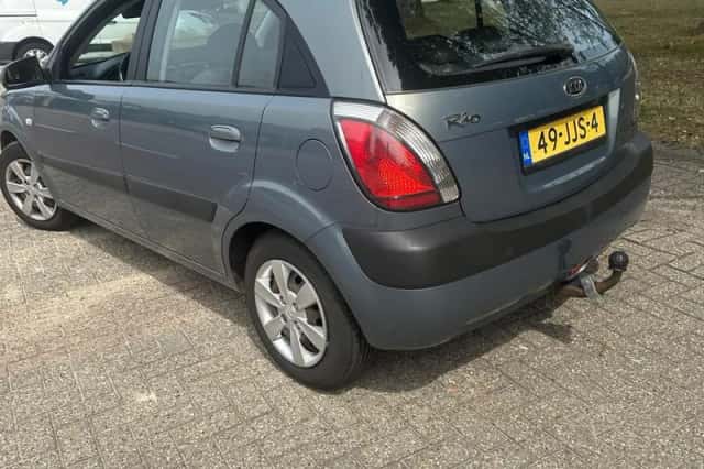 Kia Rio (2009) thumbnail 3