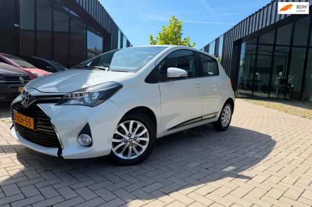 Toyota Yaris (2014) thumbnail 2