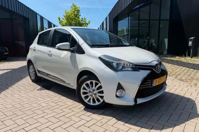 Toyota Yaris (2014) thumbnail 3