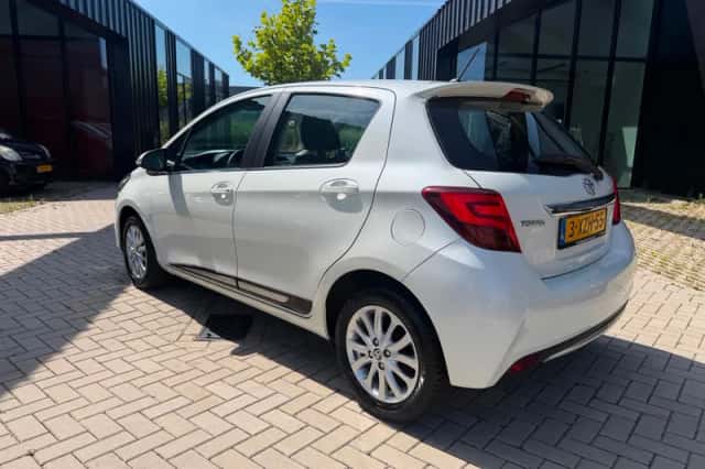 Toyota Yaris (2014) thumbnail 6