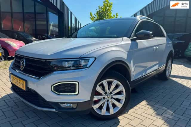 Volkswagen T-Roc (2019) thumbnail 2