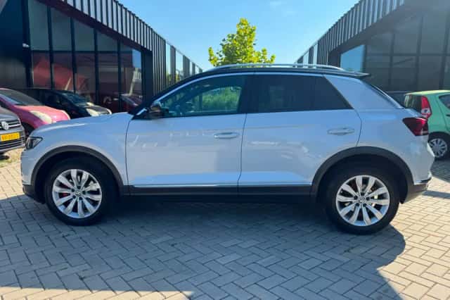 Volkswagen T-Roc (2019) thumbnail 4