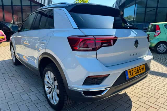 Volkswagen T-Roc (2019) thumbnail 6