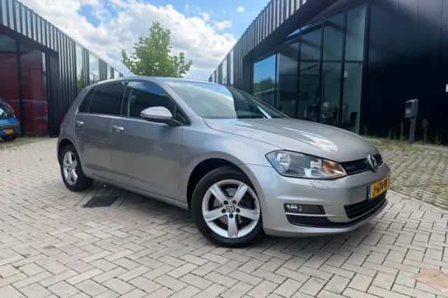 Volkswagen Golf (2013) thumbnail 3