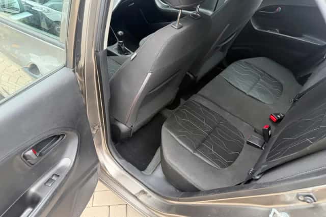 Kia Picanto (2012) thumbnail 6