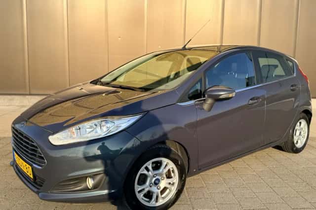 Ford Fiesta (2014) thumbnail 2
