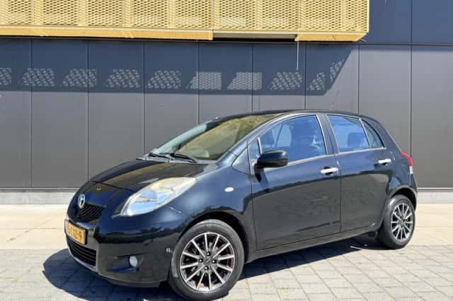 Toyota Yaris (2010) thumbnail 1