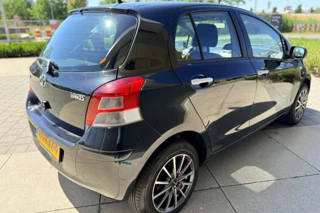 Toyota Yaris (2010) thumbnail 4