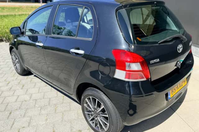 Toyota Yaris (2010) thumbnail 6