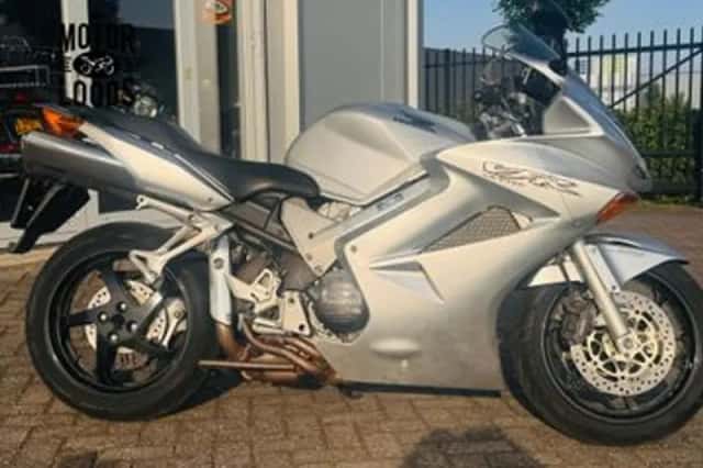 Honda VFR (2003) thumbnail 1