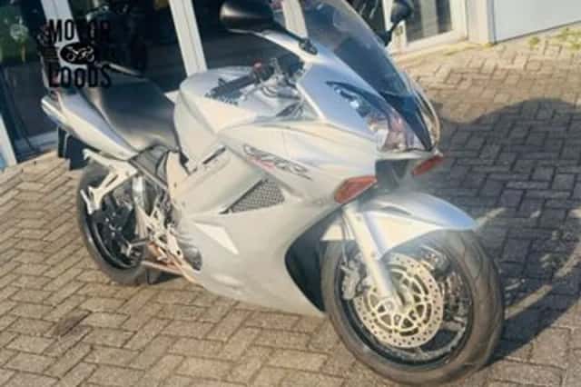Honda VFR (2003) thumbnail 3