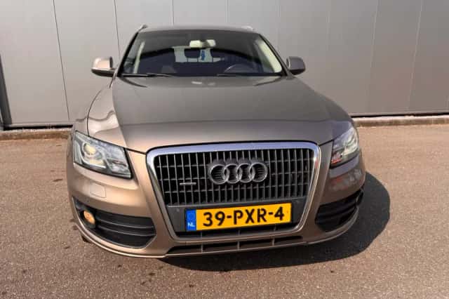 Audi Q5 (2011) thumbnail 2