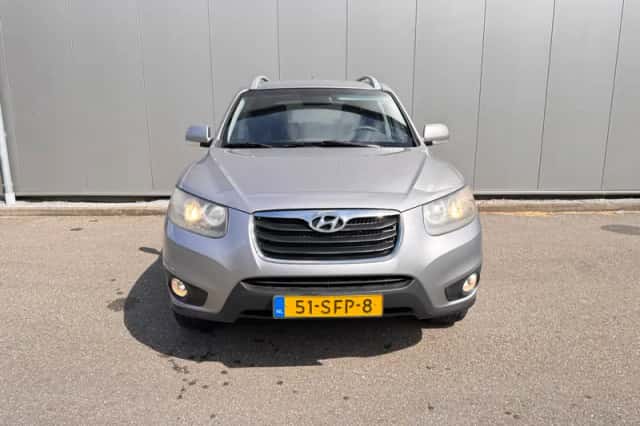 Hyundai Santa Fe (2011) thumbnail 2