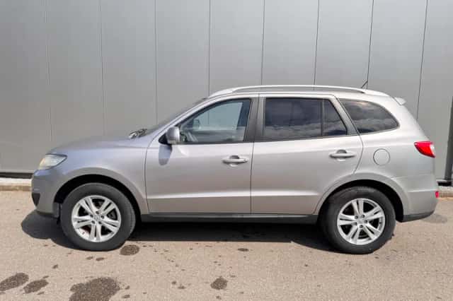 Hyundai Santa Fe (2011) thumbnail 4