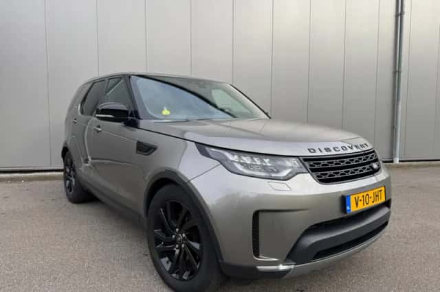 Land Rover Discovery (2018) thumbnail 1