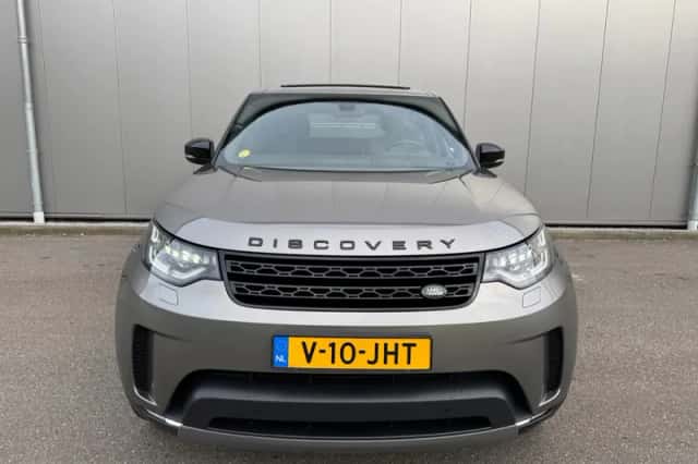 Land Rover Discovery (2018) thumbnail 2