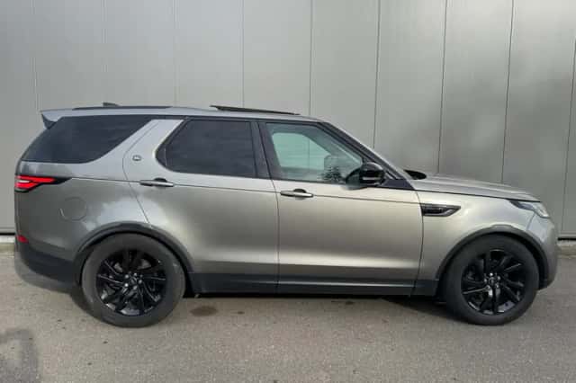 Land Rover Discovery (2018) thumbnail 3