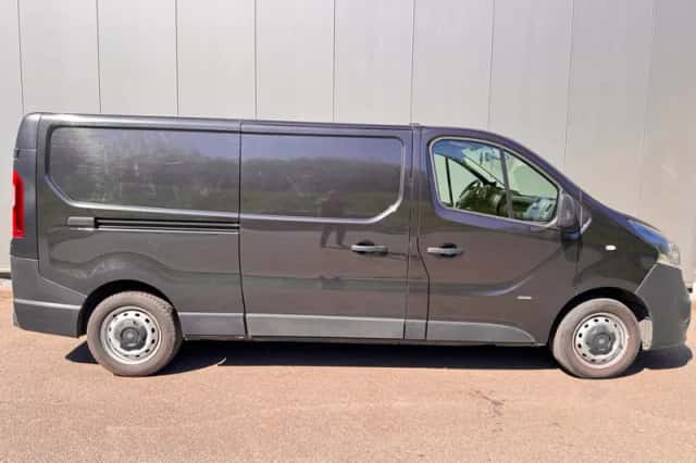 Opel Vivaro (2017) thumbnail 3