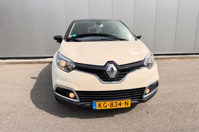 Renault Captur (2016) thumbnail 2