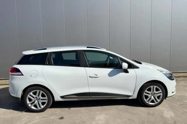 Renault Clio (2017) thumbnail 3