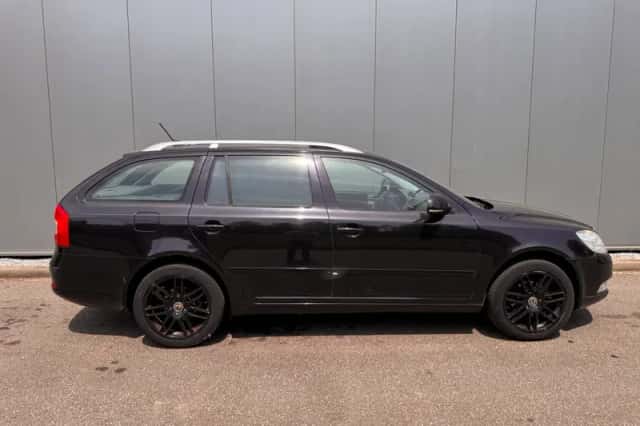 Škoda Octavia (2011) thumbnail 3