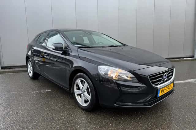 Volvo V40 (2016) thumbnail 1