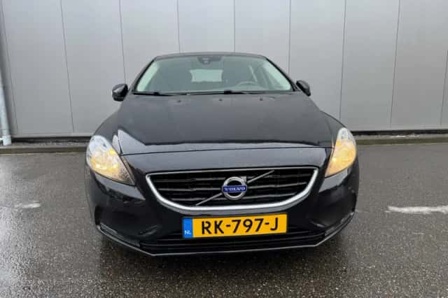 Volvo V40 (2016) thumbnail 2