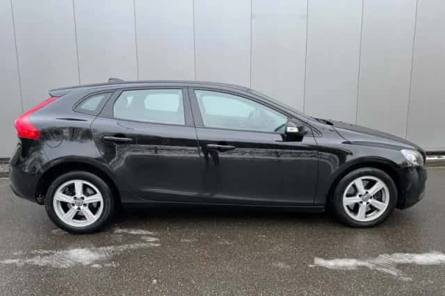 Volvo V40 (2016) thumbnail 3