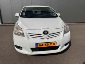 Toyota Verso (2010) thumbnail 2