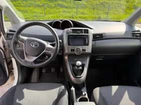 Toyota Verso (2010) thumbnail 9