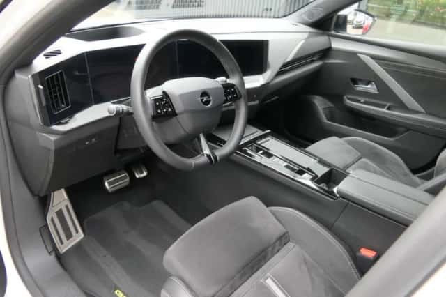 Opel Astra (2023) thumbnail 3