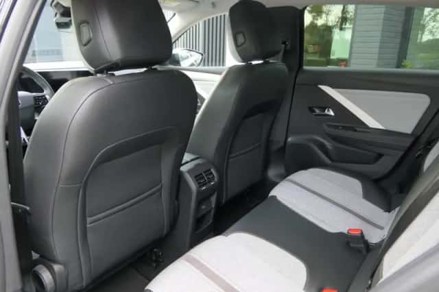 Opel Astra (2023) thumbnail 5