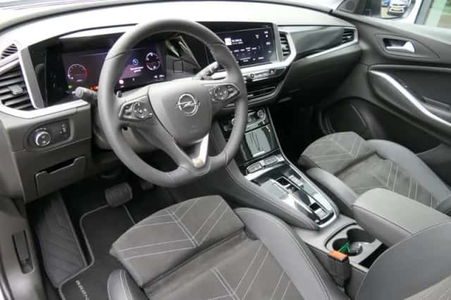 Opel Grandland (2024) thumbnail 3