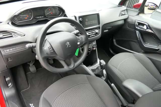 Peugeot 208 (2017) thumbnail 3