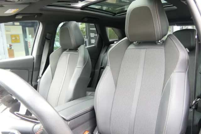 Peugeot 3008 (2022) thumbnail 4