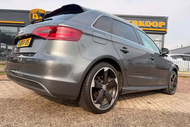 Audi A3 (2014) thumbnail 3