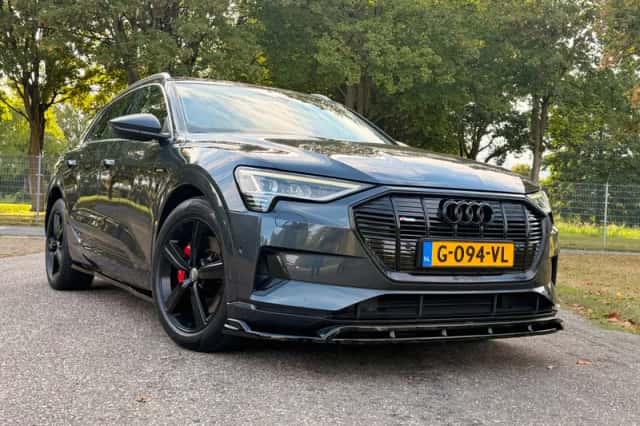 Audi e-tron (2019) thumbnail 1