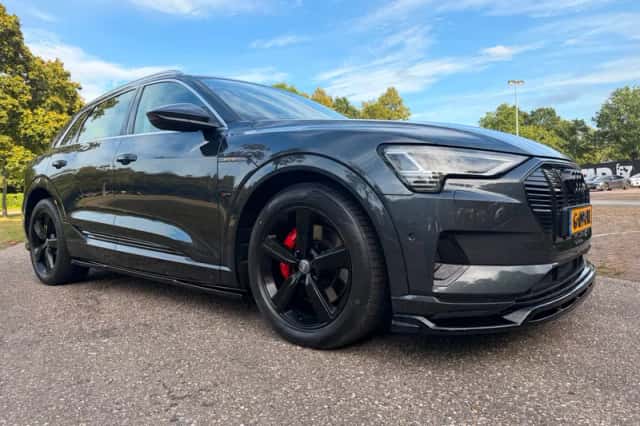Audi e-tron (2019) thumbnail 3